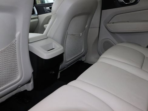 Used 2019 Volvo XC60 T6 Momentum w/ Premium Package image 28