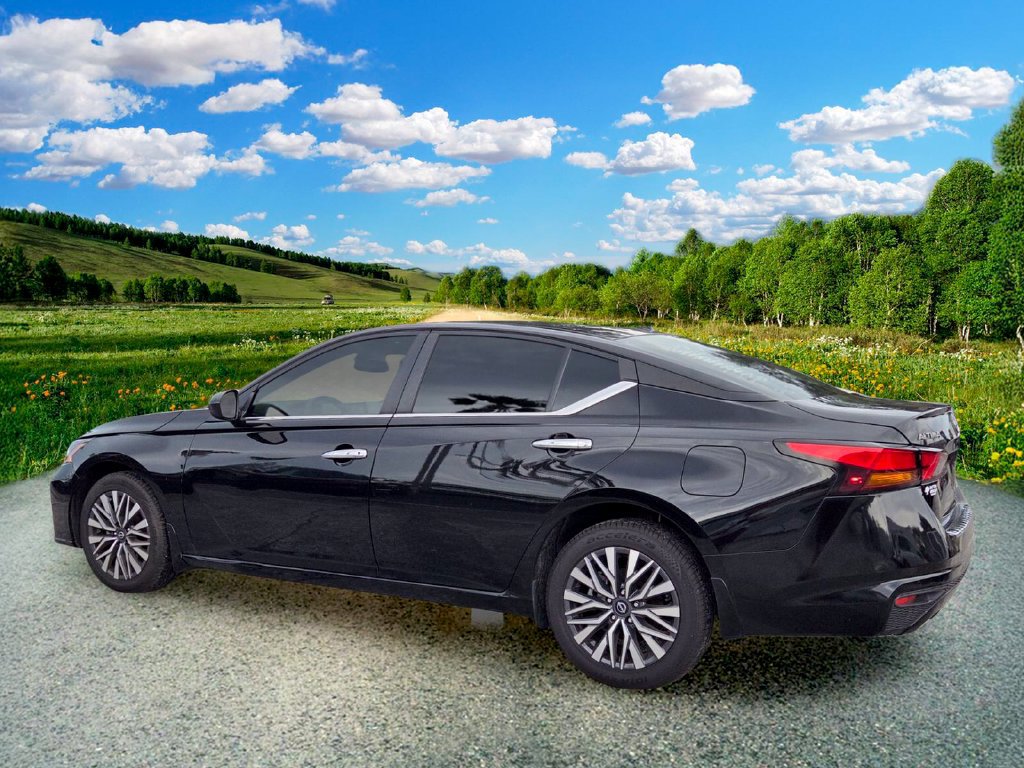 Used 2023 Nissan Altima 2.5 SV AWD/4WD image 4