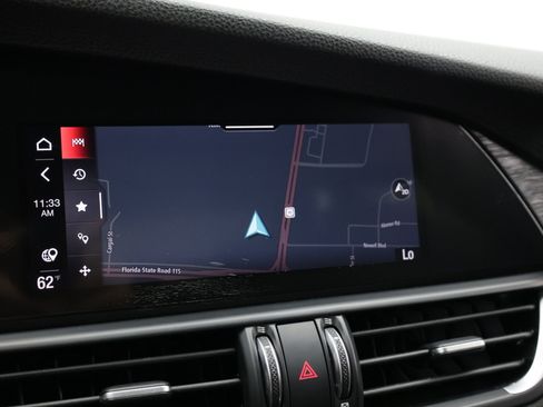 Used 2022 Alfa Romeo Giulia Sprint RWD image 4
