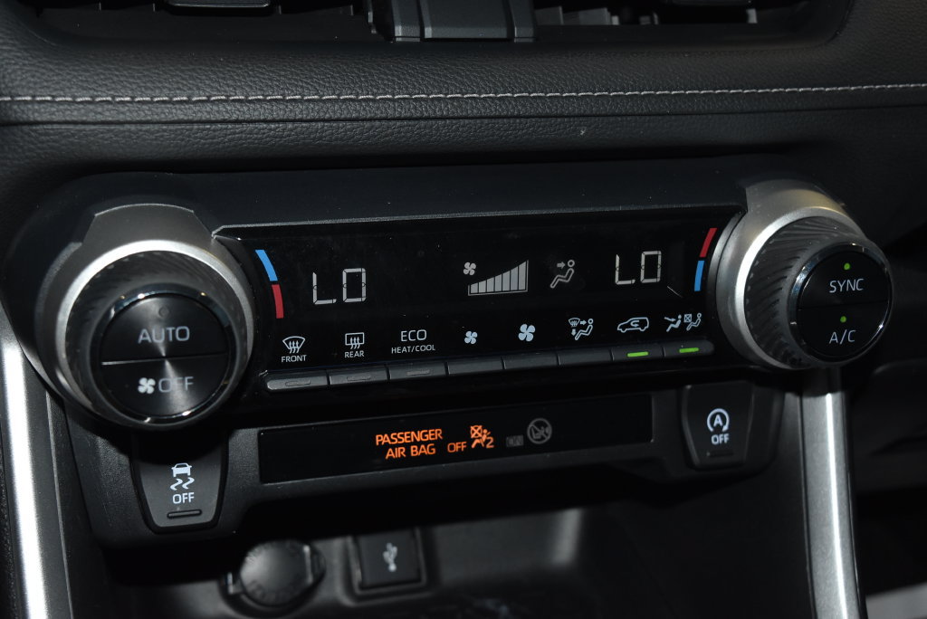 Used 2020 Toyota RAV4 XLE FWD image 12