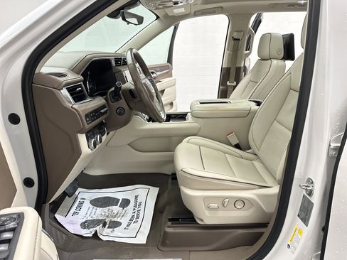 Used 2021 GMC Yukon XL Denali w/ Denali Premium Package image 20