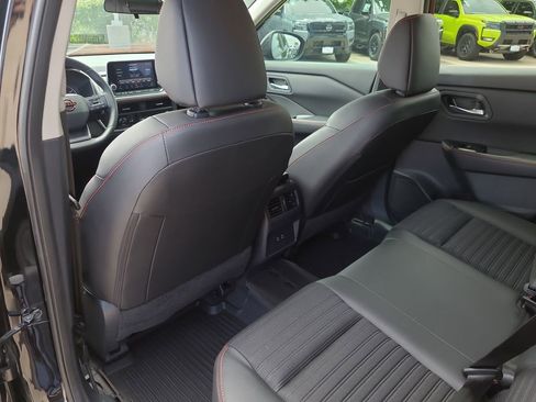 Certified 2025 Nissan Rogue SV AWD/4WD image 10