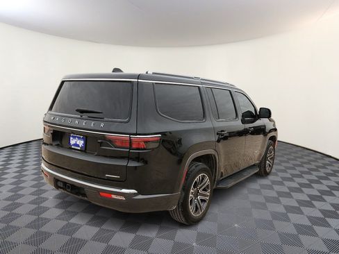 Used 2022 Jeep Wagoneer Series III AWD/4WD image 4