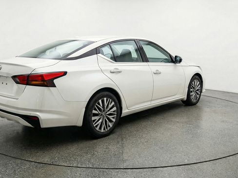 Used 2025 Nissan Altima 2.5 SV image 9