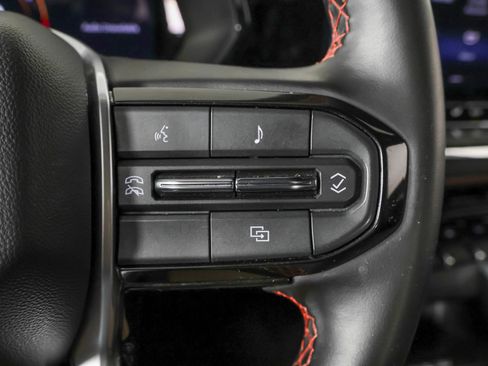 Used 2025 Chevrolet Colorado Z71 AWD/4WD image 28