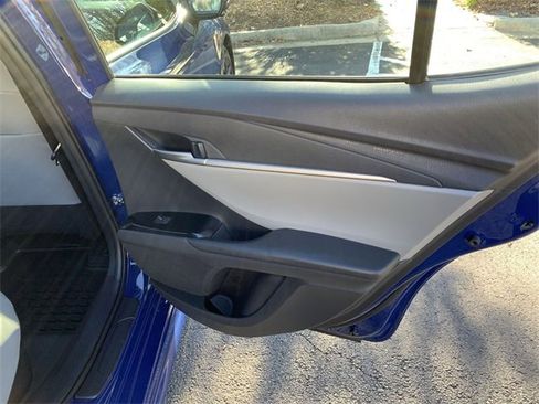 Used 2025 Toyota Camry SE image 11