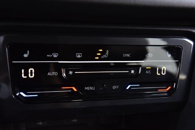Certified 2023 Volkswagen Tiguan SE R-Line AWD/4WD image 14