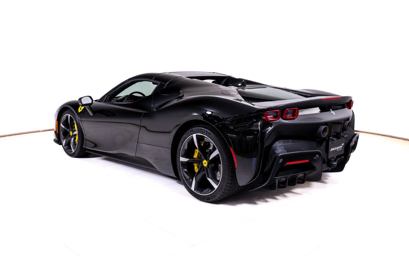 Used 2022 Ferrari SF90 Spider AWD/4WD image 4