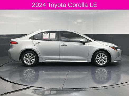 Used 2024 Toyota Corolla LE w/ LE Convenience Package FWD image 4