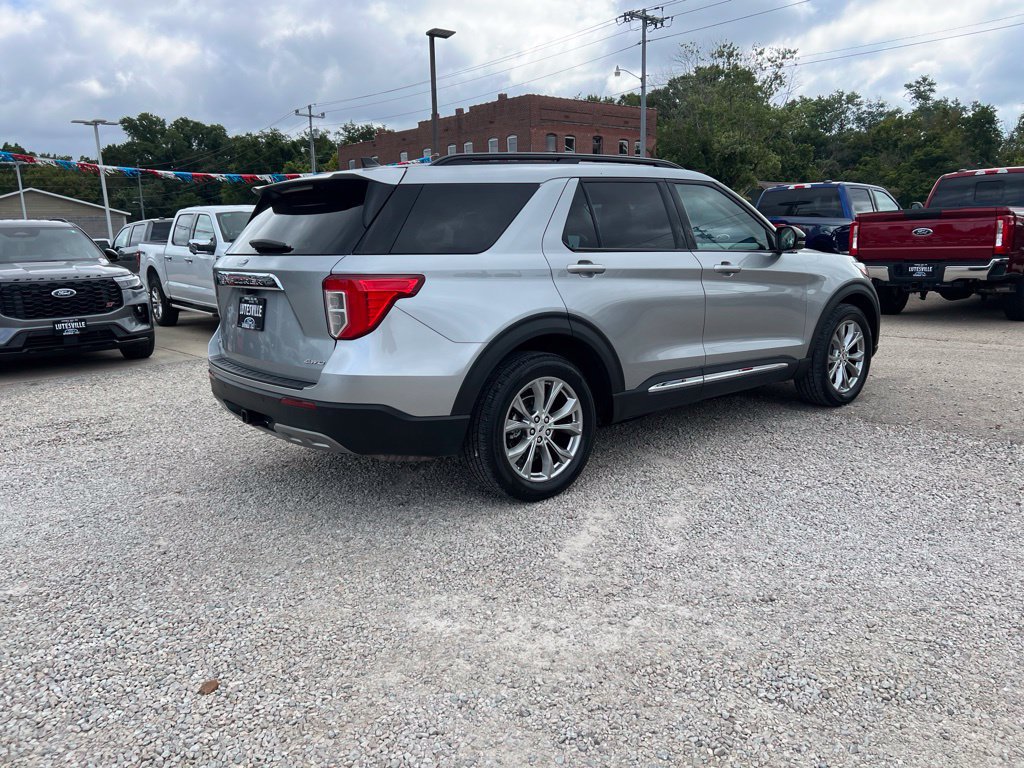 Used 2023 Ford Explorer XLT AWD/4WD image 8