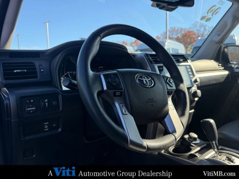 Used 2022 Toyota 4Runner SR5 Premium image 17