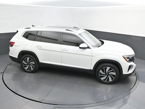 Used 2024 Volkswagen Atlas SEL AWD/4WD image 45