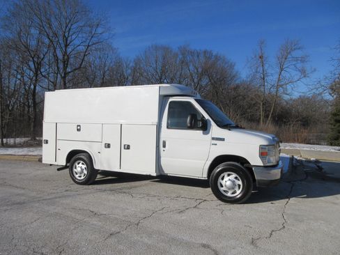 Used 2015 Ford E-350 and Econoline 350 Super Duty image 5