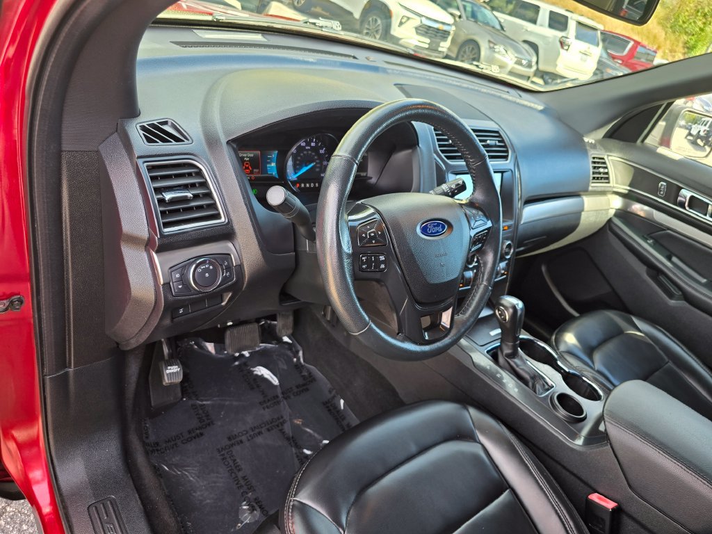 Used 2019 Ford Explorer XLT w/ Equipment Group 202A FWD image 26