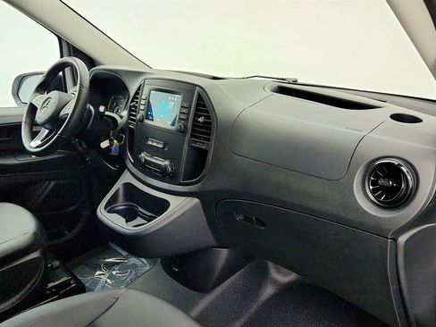 Used 2023 Mercedes-Benz Metris image 28