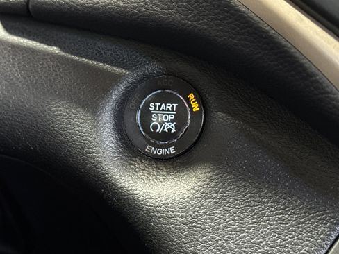 Used 2015 Jeep Cherokee Limited image 34