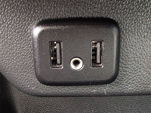 Certified 2023 Chevrolet Traverse LT image 33