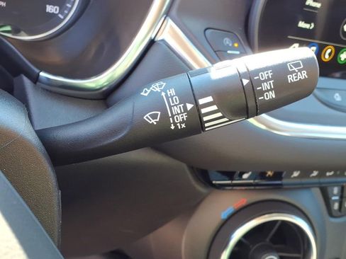 Used 2025 Chevrolet Blazer LT w/ Convenience Package image 28