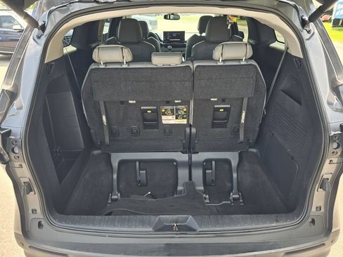 Used 2025 Toyota Sienna XLE w/ XLE Plus Package FWD image 25