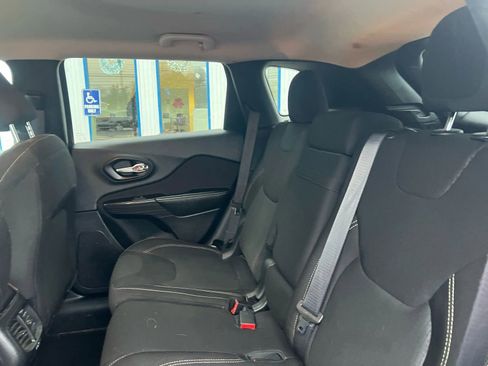 Used 2016 Jeep Cherokee Latitude w/ Safety/Convenience Group image 9