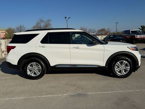 Used 2023 Ford Explorer XLT w/ Equipment Group 202A image 7