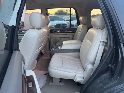 Used 2004 Lincoln Navigator 2WD image 12