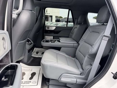 Used 2018 Lincoln Navigator Reserve w/ Technology Package AWD/4WD image 13