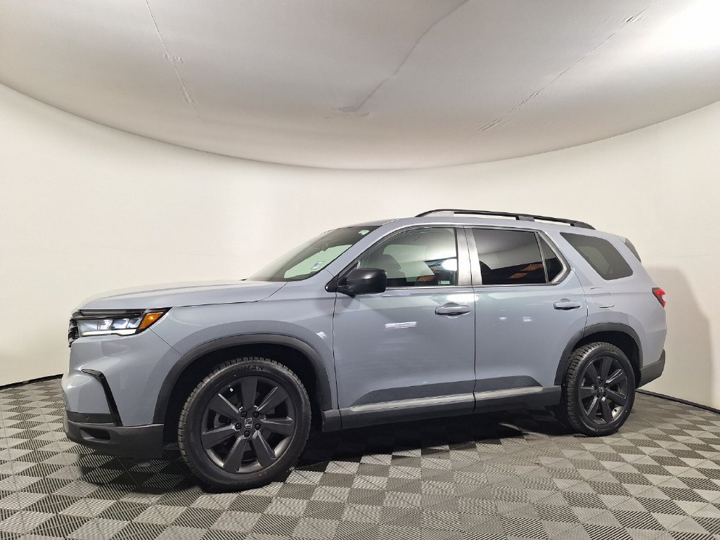 Used 2024 Honda Pilot Sport image 1