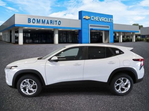 New 2026 Chevrolet Trax LS w/ LS Convenience Package FWD image 2