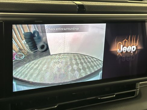 Used 2024 Jeep Wrangler Unlimited w/ Convenience Group image 18