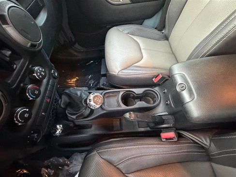 Used 2015 Jeep Wrangler Unlimited Sport AWD/4WD image 40