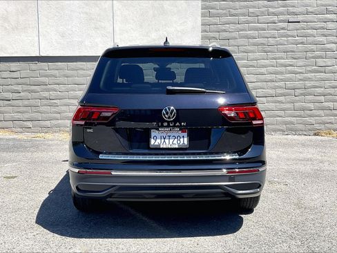 Certified 2023 Volkswagen Tiguan SE FWD image 3