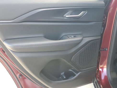 Used 2025 Jeep Grand Cherokee Laredo w/ Trailer Tow Package image 12