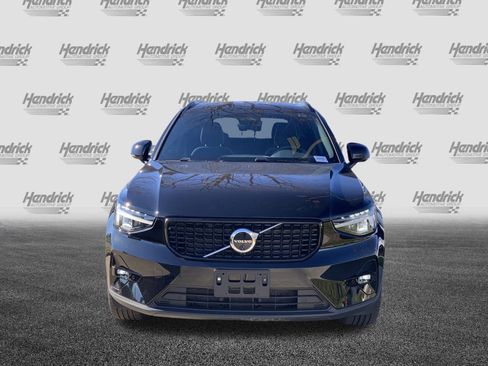 Used 2025 Volvo XC40 B5 Plus image 3