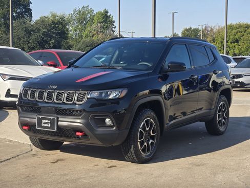 Used 2024 Jeep Compass Trailhawk image 4