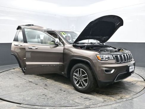 Used 2021 Jeep Grand Cherokee Limited w/ Trailer Tow Group IV image 31