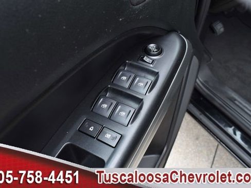 Used 2022 Chevrolet Colorado LT w/ LT Convenience Package image 18