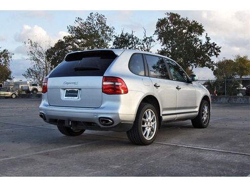 Used 2010 Porsche Cayenne S image 4