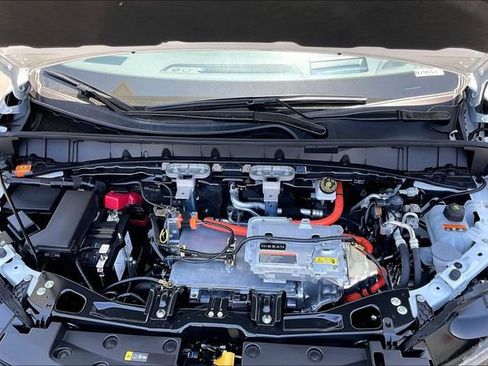 New 2026 Nissan Leaf Platinum+ FWD image 8
