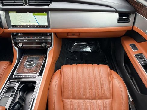 Used 2018 Jaguar XF Portfolio AWD/4WD image 29
