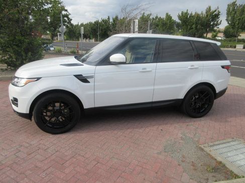 Used 2016 Land Rover Range Rover Sport SE AWD/4WD image 3