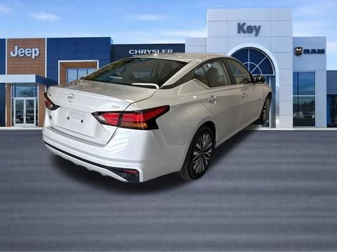 Used 2024 Nissan Altima 2.5 SV FWD image 7