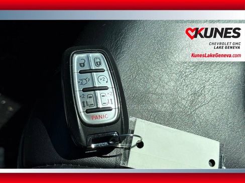 Used 2023 Chrysler Pacifica Touring-L FWD image 25