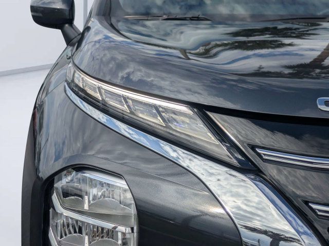 Used 2025 Mitsubishi Outlander SE FWD image 9