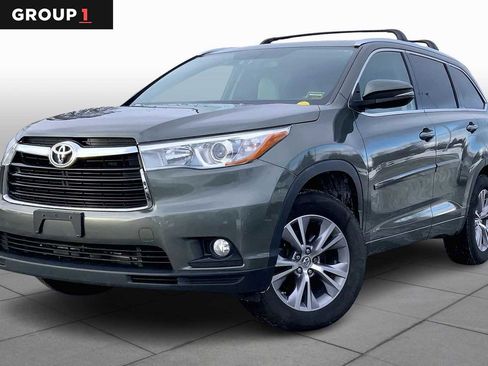 Used 2015 Toyota Highlander XLE image 1