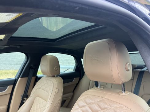 Used 2022 Jaguar XF SE image 19