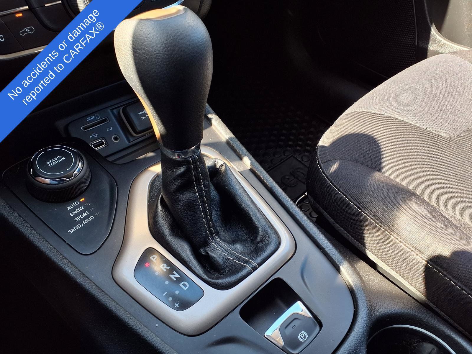 Used 2015 Jeep Cherokee Latitude w/ Cold Weather Group AWD/4WD image 23