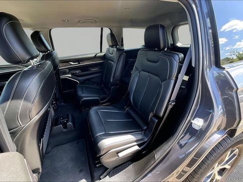 Used 2023 Jeep Grand Cherokee L Limited AWD/4WD image 26