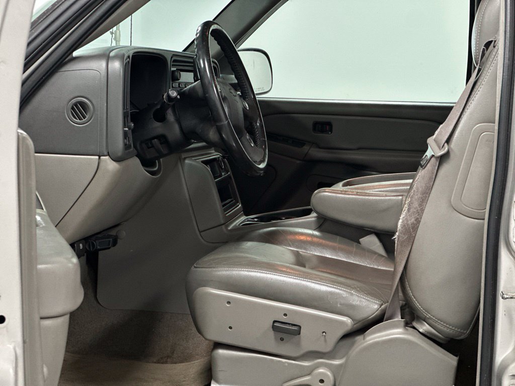 Used 2006 Chevrolet Suburban LS w/ Smart Select Package RWD image 17
