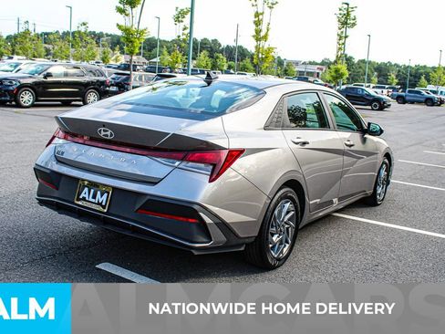 Used 2024 Hyundai Elantra SEL FWD image 5